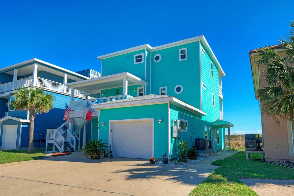 Coastal Soiree Ocean Views, Game Room, & Steps From Port Aransas Beaches