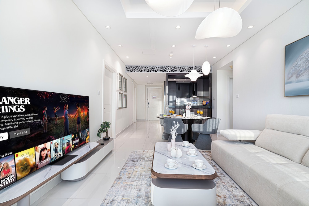DAMAC Suites by Hostiva – Burj & Fountain