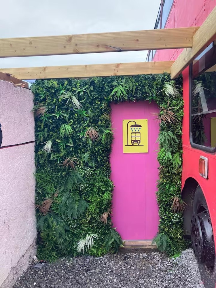 Ballinadee Bus - Boutique Bus Accommodation