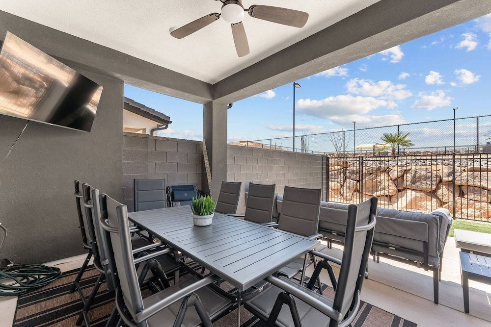 Popular Poolside Retreat 4 Bedroom Townhouse