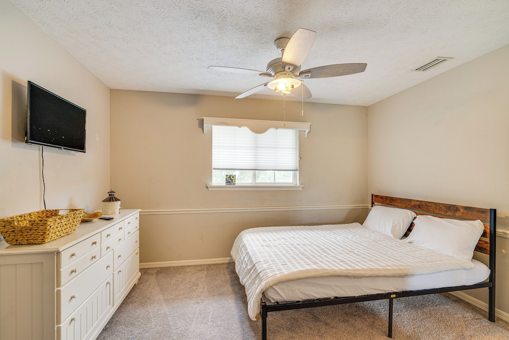 Private Pool & Yard: Family Retreat in Cape Coral