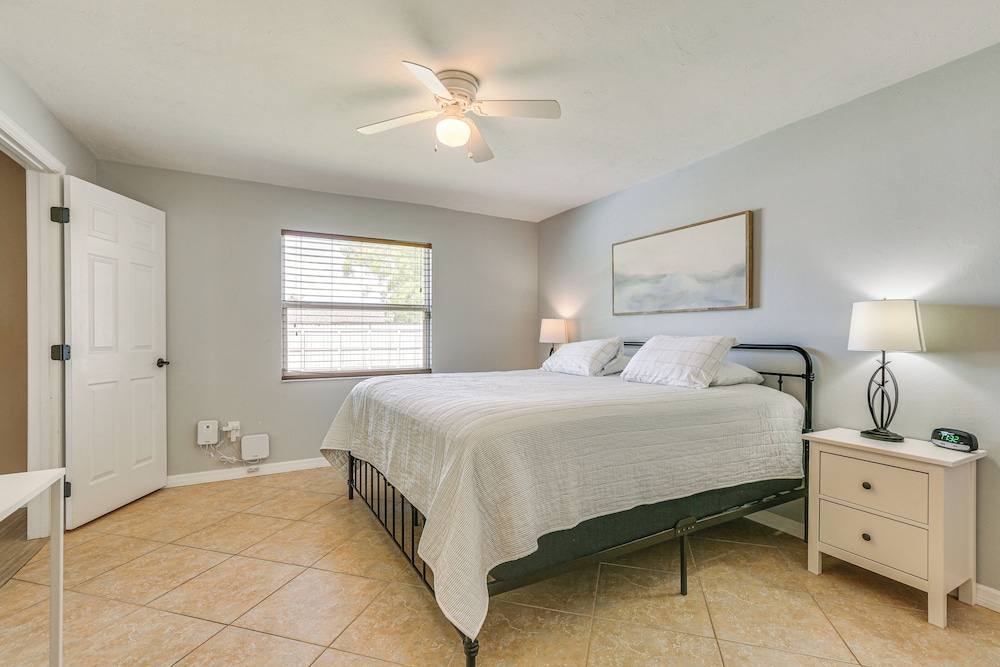 Private Pool & Spacious Yard: Cape Coral Getaway