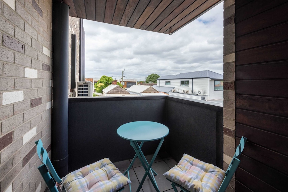 Modern 1 Bedroom Apartment in Brunswick East Near CBD