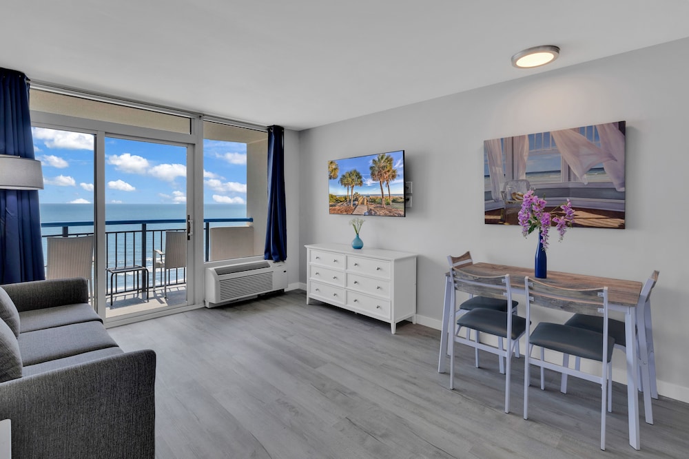 Boardwalk Resort by Hosteeva