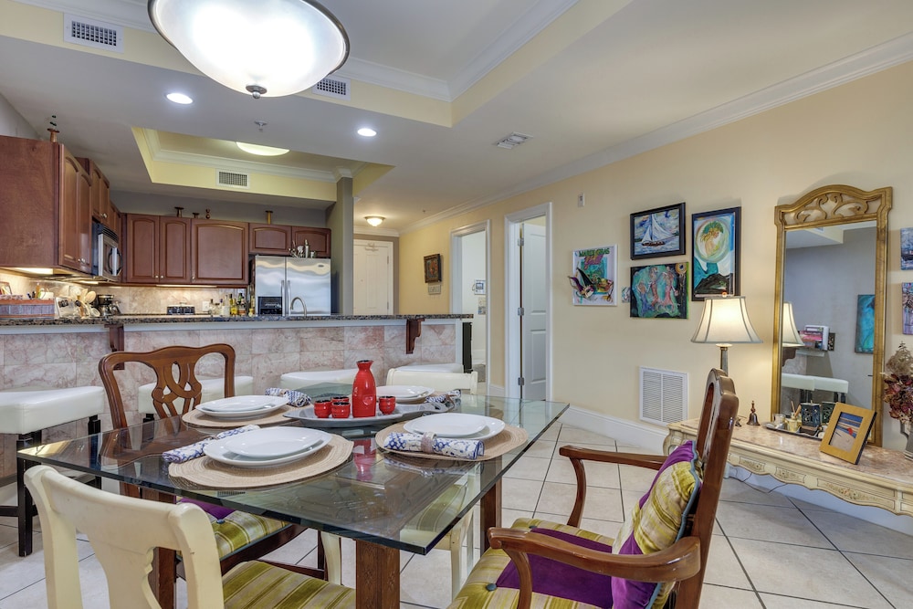 Mardi Gras Boho Chic Condo on the Gulf!
