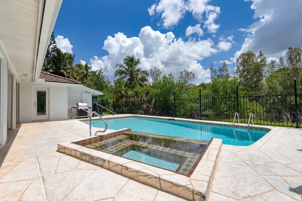 Casa Bonita by Avantstay Large Backyard Patio Pool Hot Tub