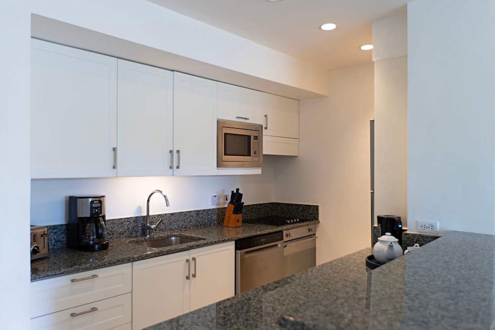Glitter Bay Estate 314 1 Bedroom Apts