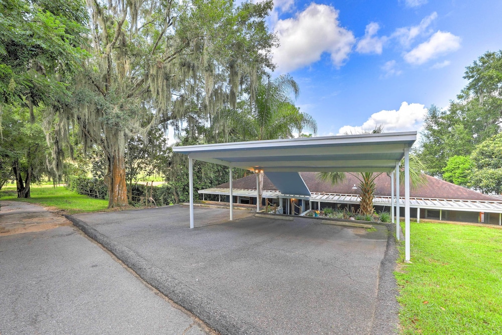Lakefront Babson Park Escape: Pet Friendly! - Property Image 1