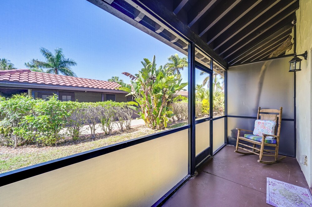 Sail + Soak: Naples Condo w/ Heated Pool Access