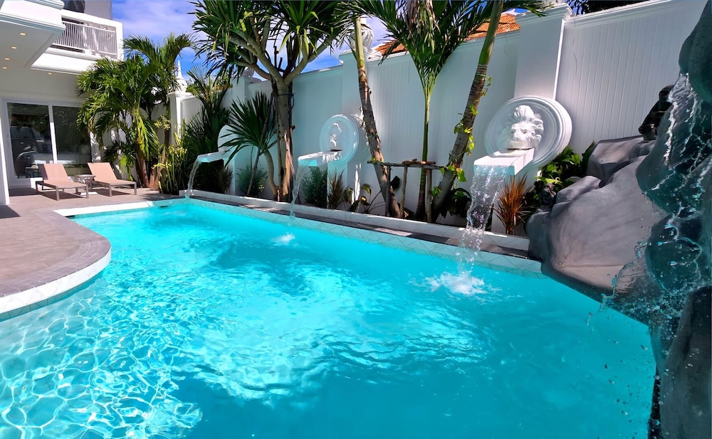 NEBULAND Luxury Pool Villa Pattaya Walking Street
