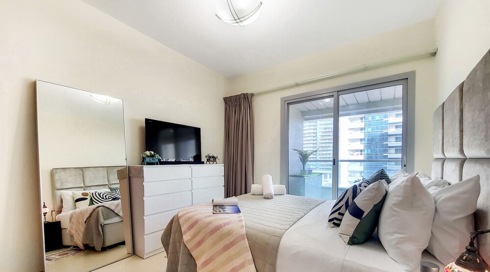 Manzil - Cozy 1BR in Dubai Marina w/ City Views