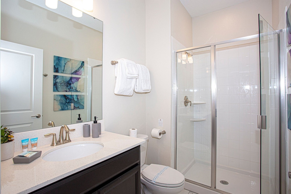 396 - 4bd/3ba Luxurious Homechampions Gate Resort