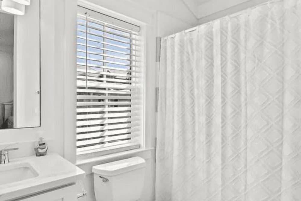 30A Aqua Vista by Avantstay Golf Cart Included, Pool Acess, Walk to Beach