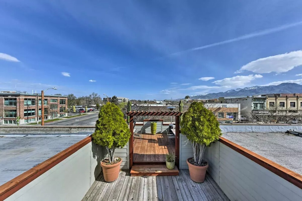 Logan Vacations - The Loft on Center - Property Image 6