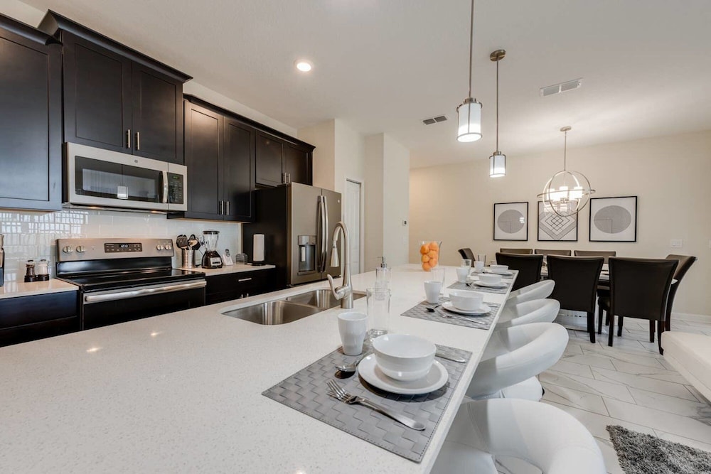 New 4 Bedroom Villa Best Location - Image 4