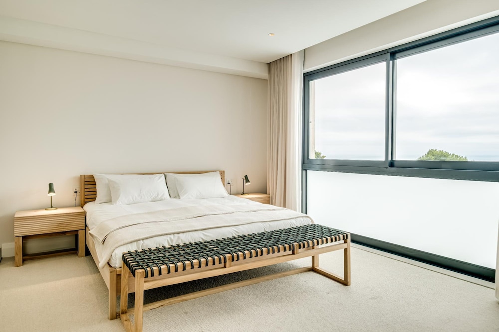Ocean View 1bed Apartment in Sea Point Marlo Cove