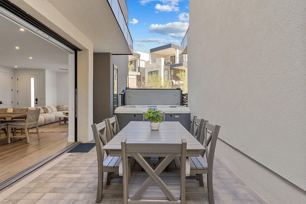 Salt And Sol 5 Bedroom Townhouse