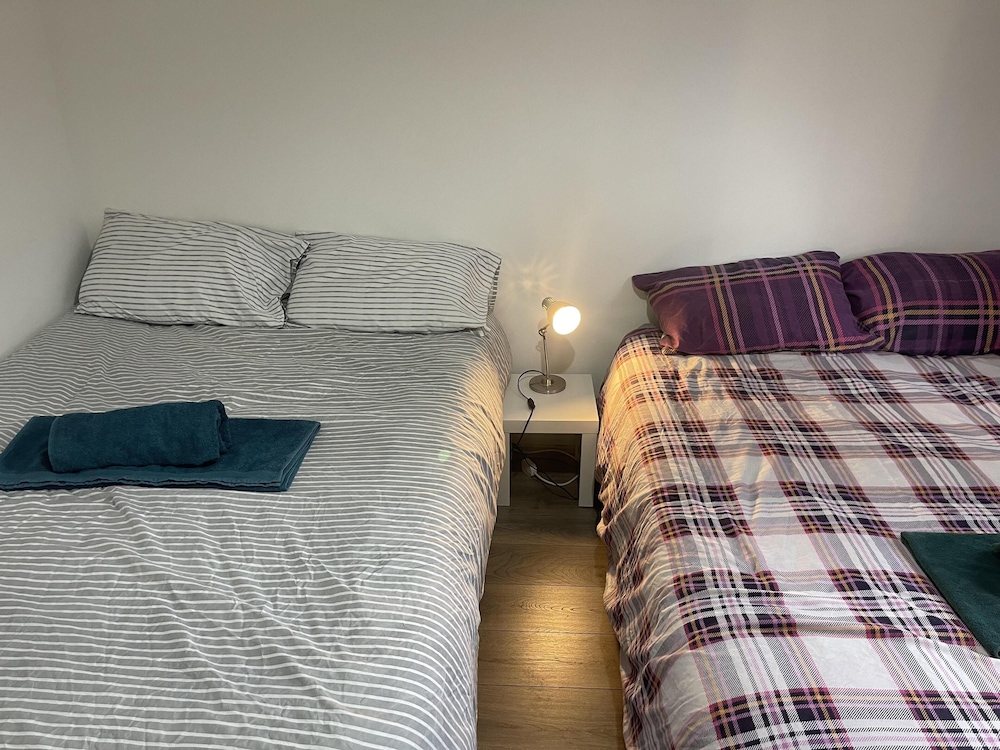 Great 5-bed Wembley Home 25min From Central London view 2