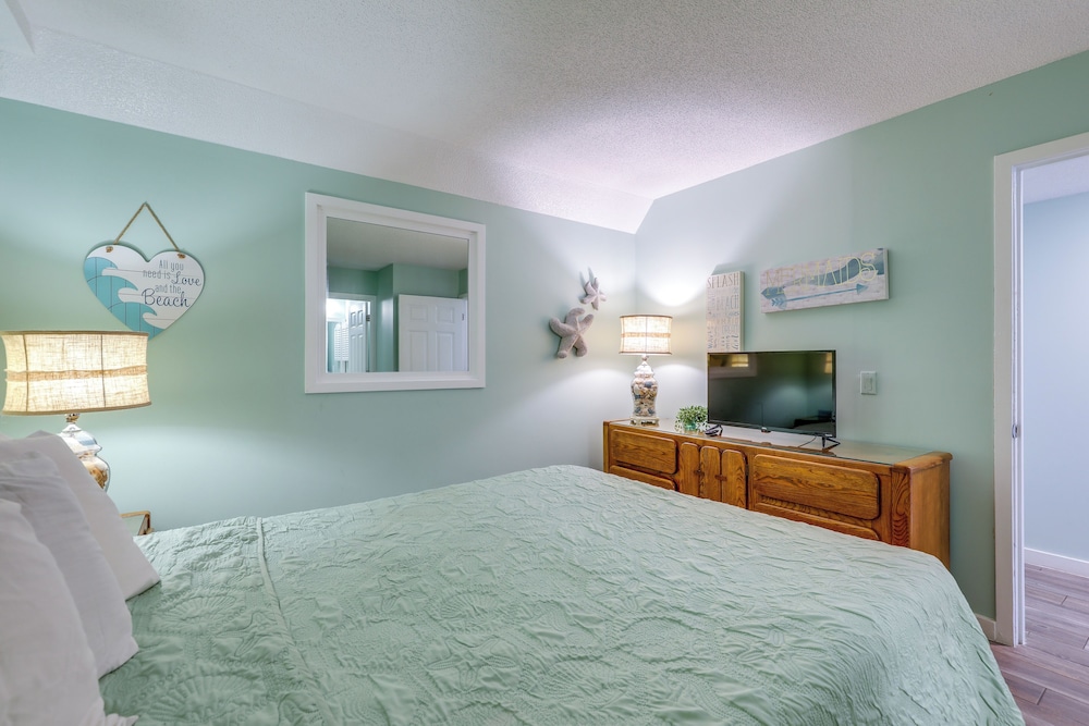 Ocean-view Balcony: Myrtle Beach Resort Condo!