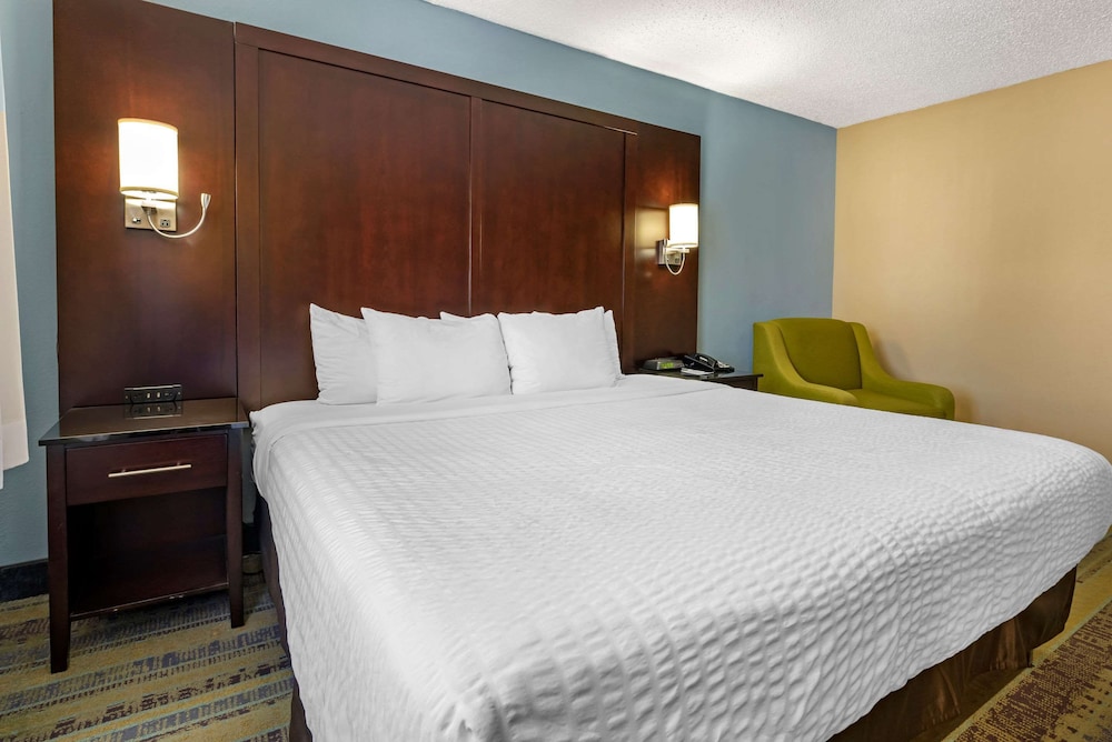 Lexington Vacations - Clarion Hotel Conference Center - North - Property Image 111