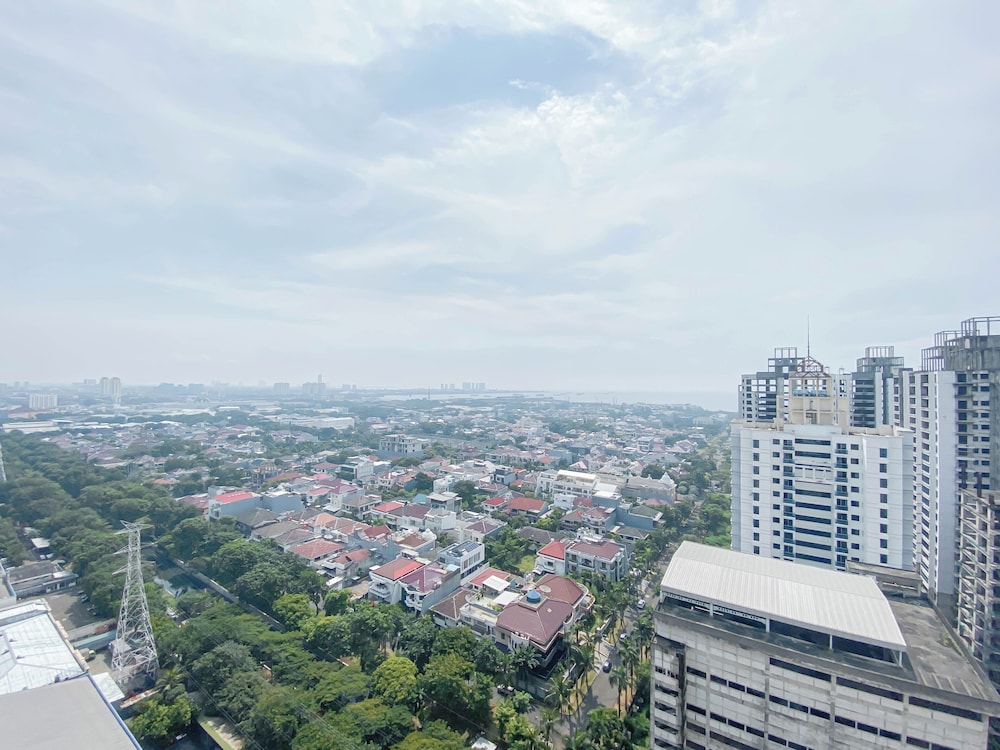 Spacious And Cozy 2Br With Extra Room At Marina Ancol Apartment