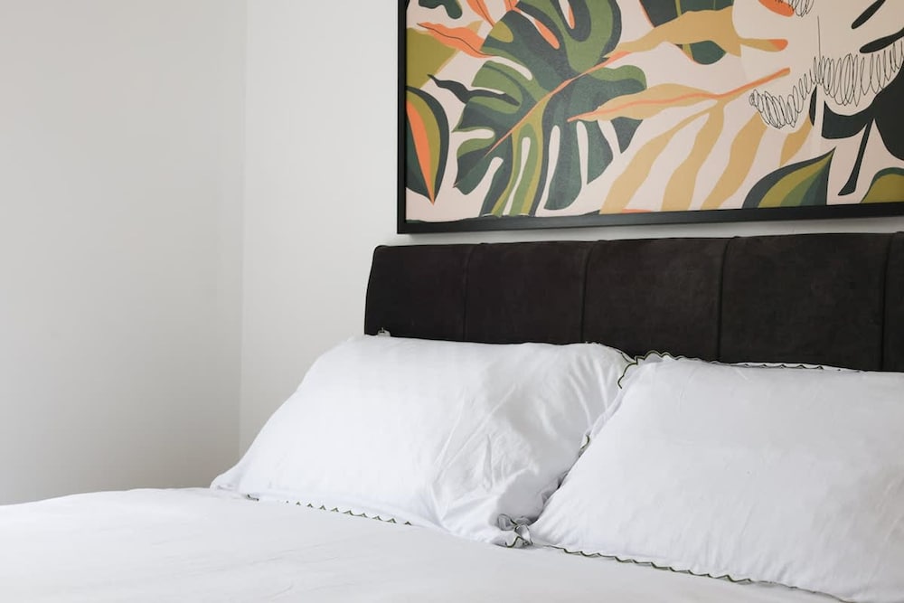 Fast Wi-fi Free Parking 10 Mins to City Centre