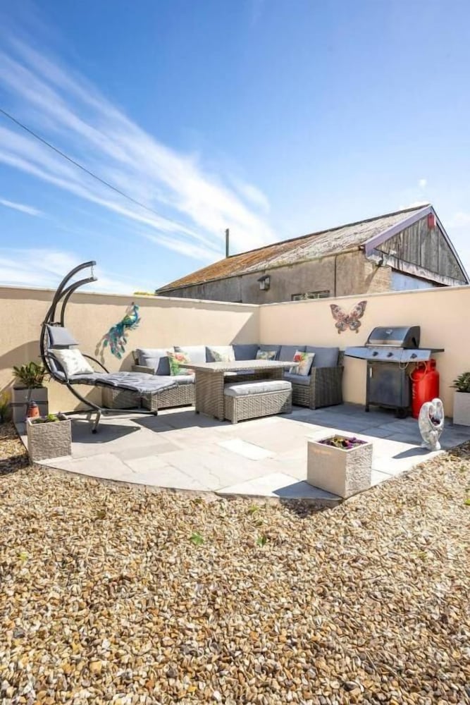 WILLOW RIDGE - a large country house with 3 rental rooms