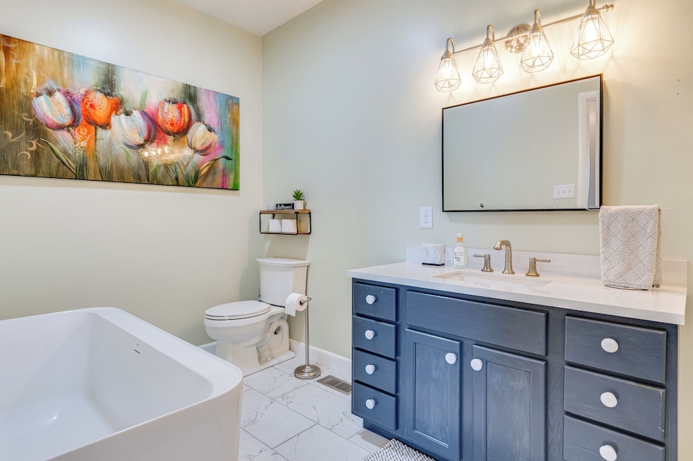 Pet-friendly Countryside Retreat in Whiteland!