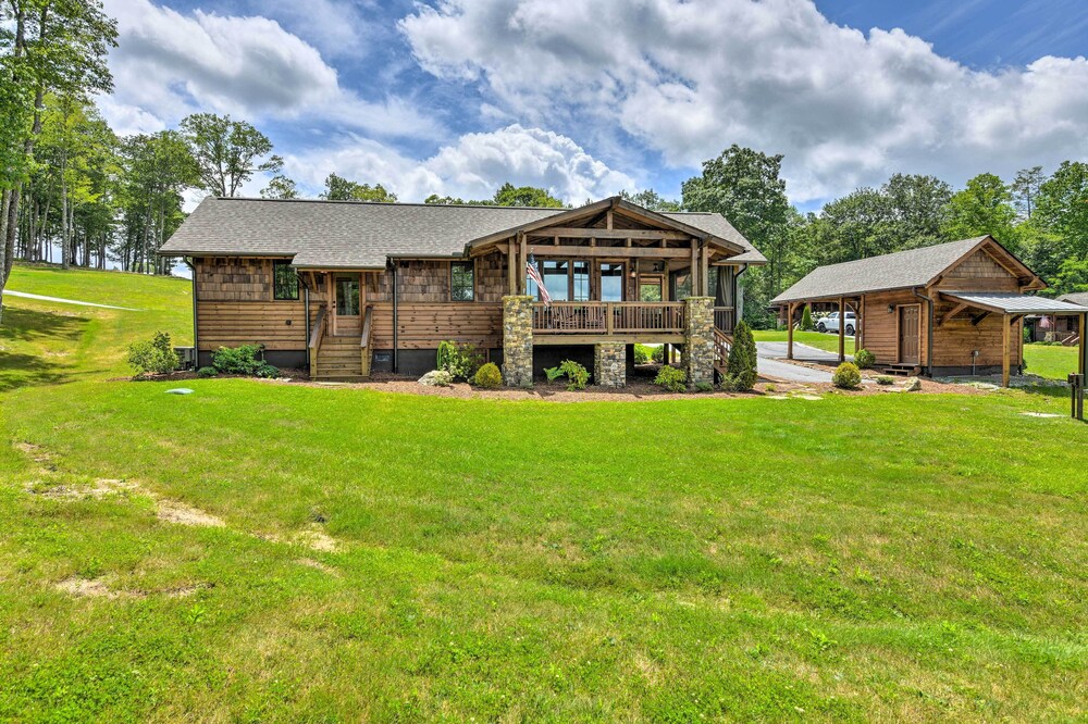 7 Mi to Ski Sapphire Valley: Cottage w/ Fire Pit view 4
