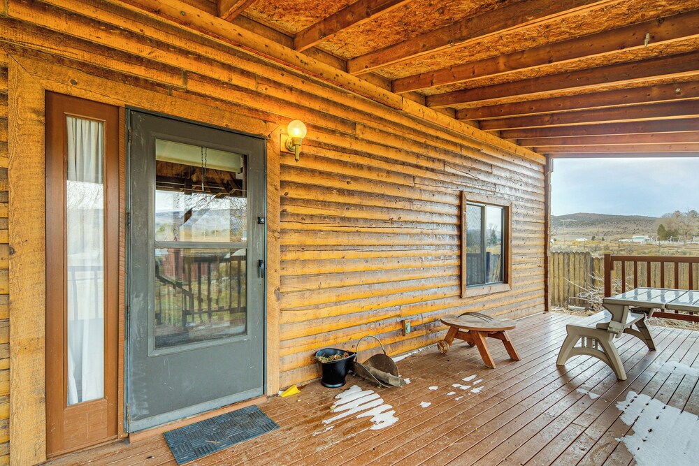 Mtn-view Cabin w/ Horse Pasture in Koosharem