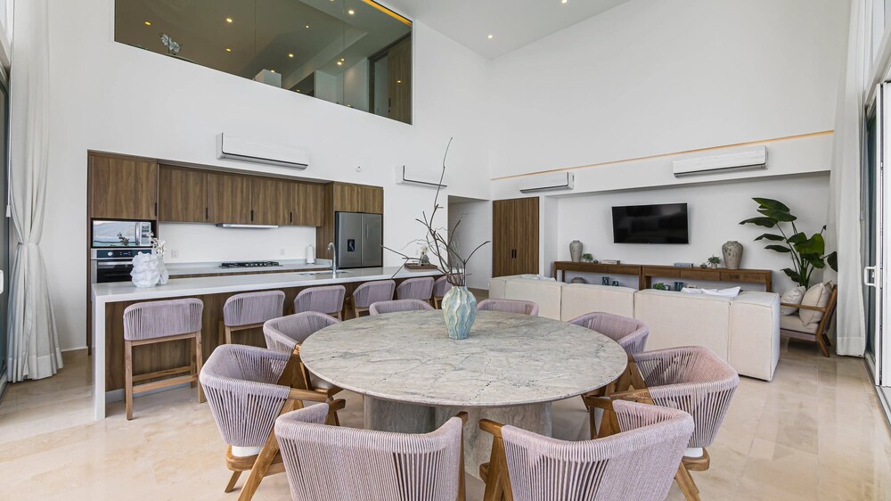 4BR Luxury Penthouse with Ocean Views