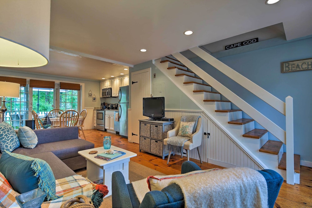 Maushop Village Getaway w/ Private Beach Access!