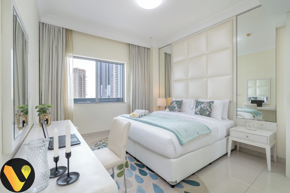 Vogue Stylish Apt Near Dubai Mall & Burj