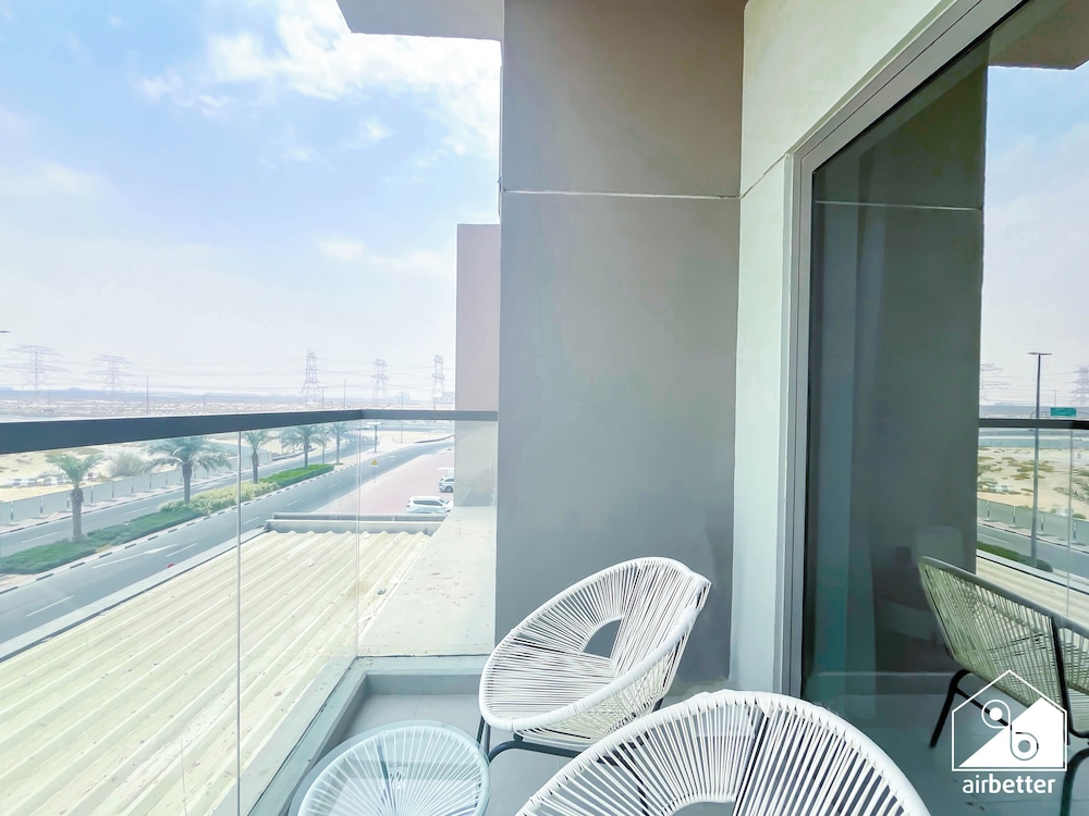 Bright 2bed Family Home: Pool, Gym & Kids Play