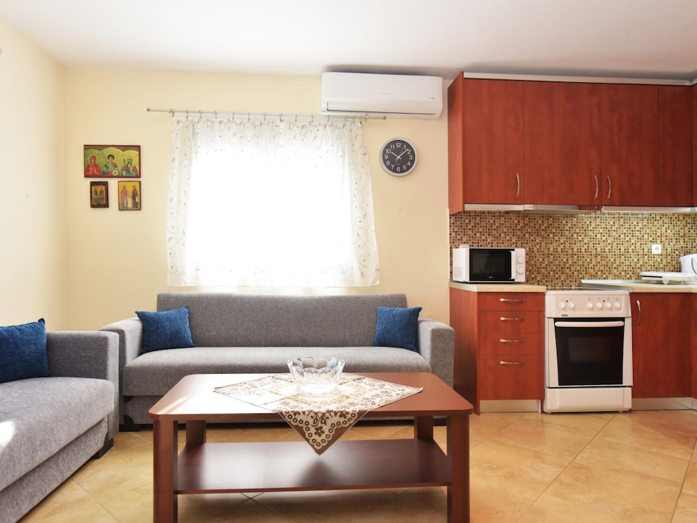 Mamas Twin Houses Left by Travel Pro Services