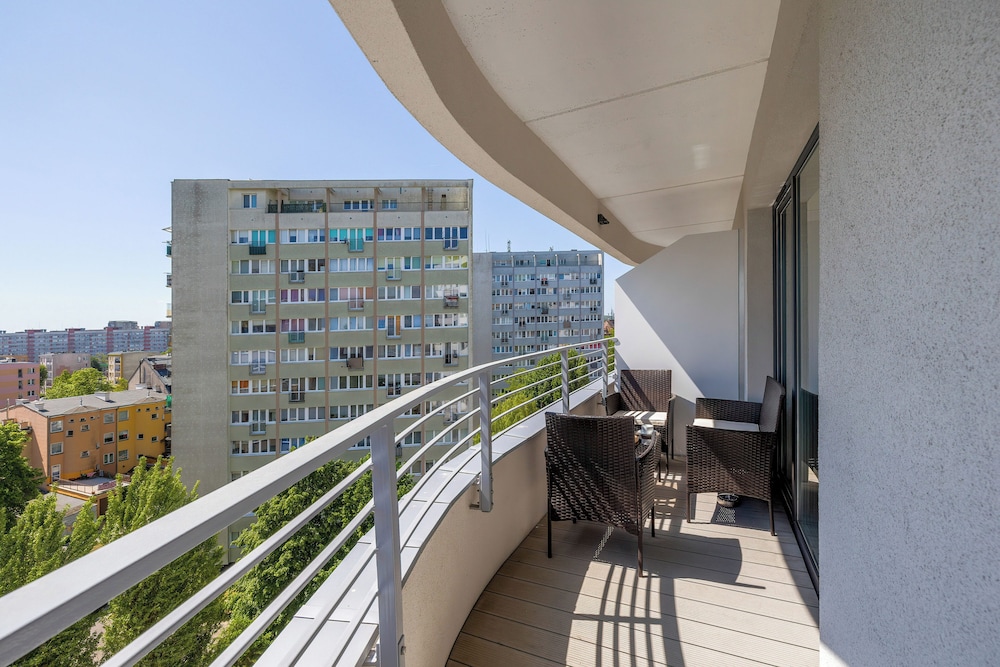 Swinoujscie Apartment for 6 by Renters