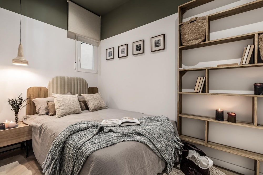 Baza - 3 Bedrooms and Office in Trafalgar