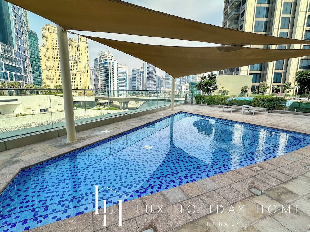 LUX 52 42 Deluxe Marina View Suite 3