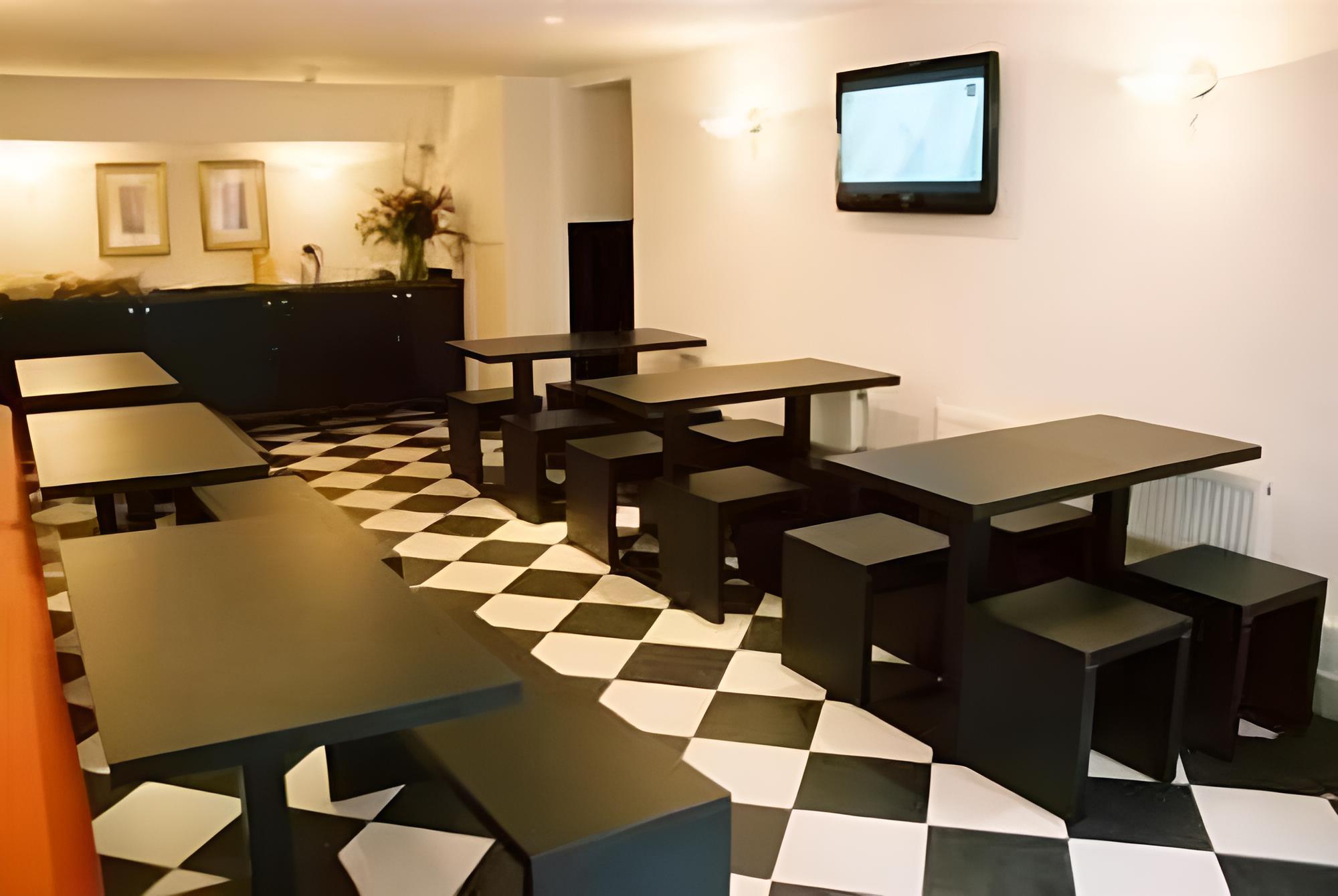 Hotel 74