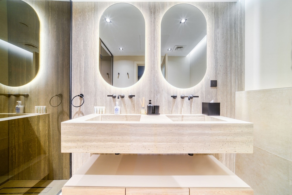 Luxe and Modern Duplex in Difc