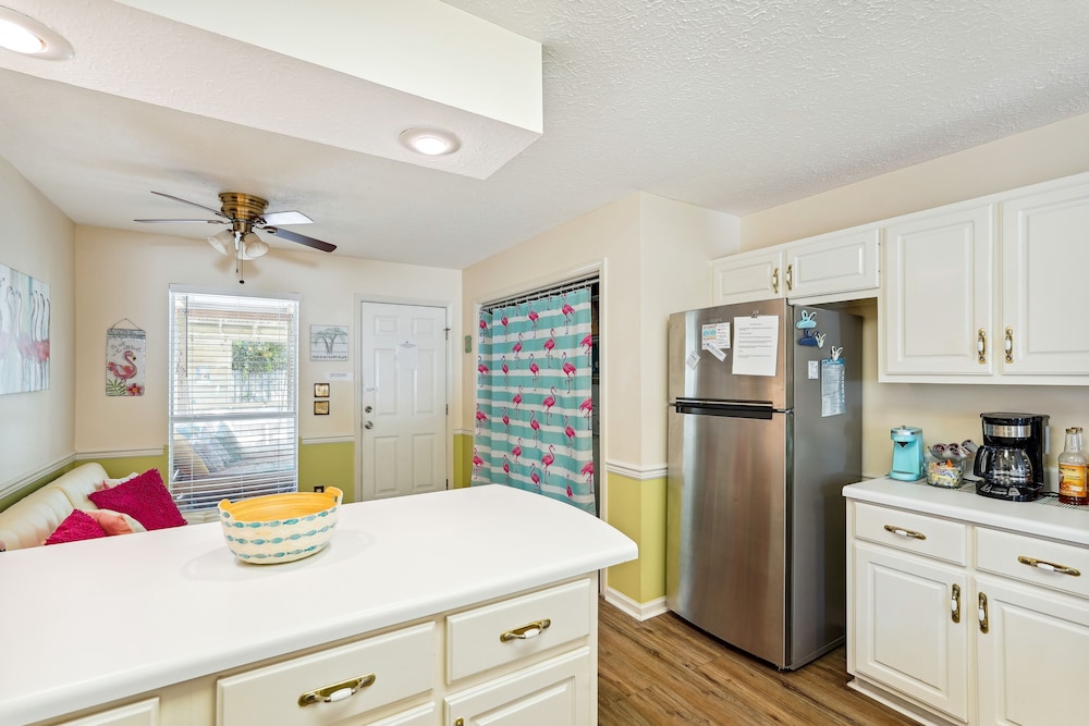 Breezy PCB Vacation Rental w/ Lanai, Walk to Ocean