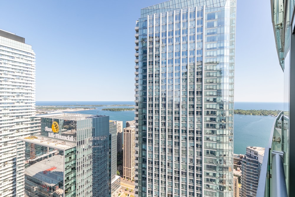 High-Rise Junior 2Br Condo downtown - Image 5