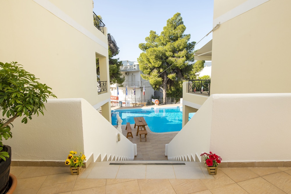 Kostis Villas