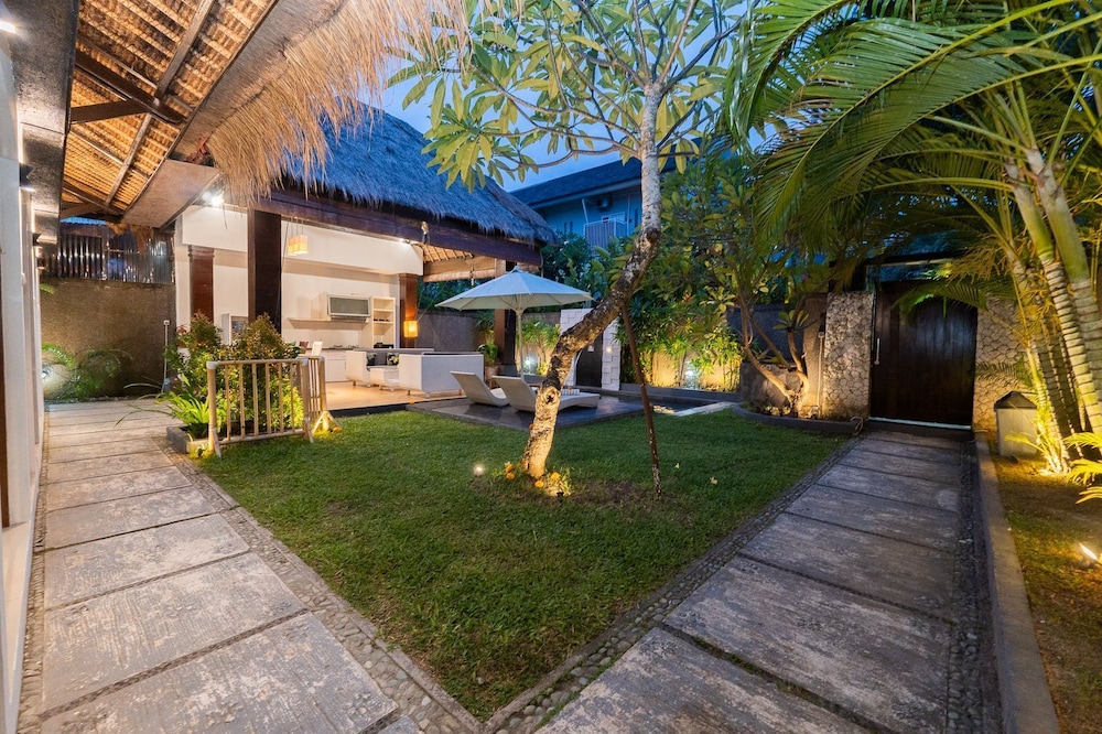 Karen's Tropical Villa
