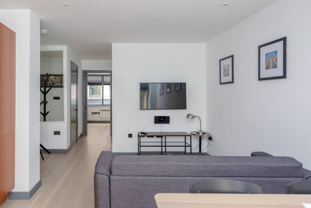 Stylish 1 Bedroom Apartment in Holborn in a Great Location