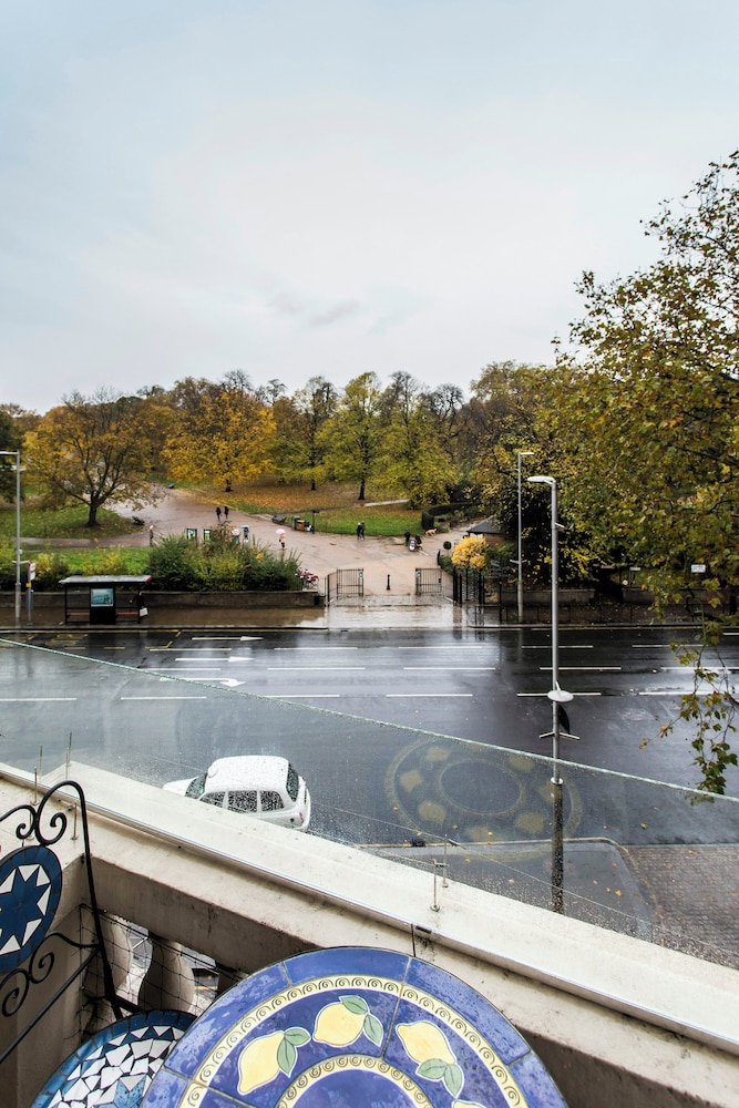 Hyde Park Gate II by Onefinestay