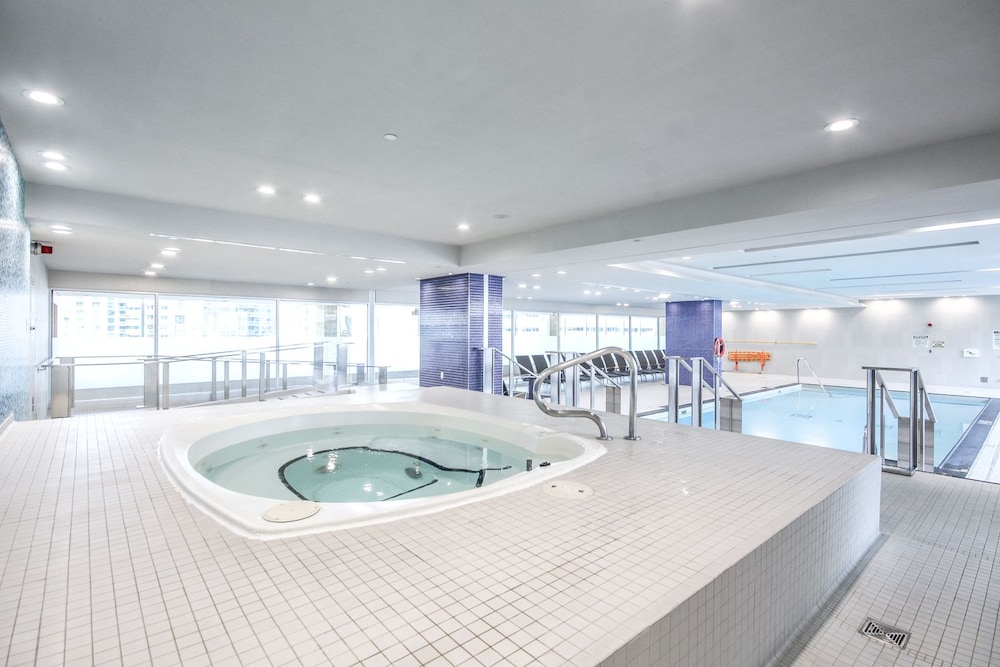 Sarkar Suites - Maple Leaf Square