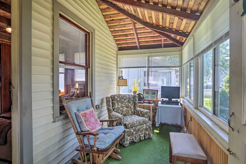 'grandma's Cottage' w/ Sunroom: Walk to Beach view 4