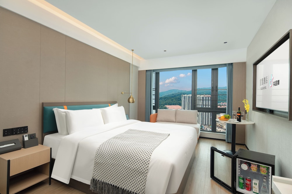 ECHIC Mercure (Guangzhou Baoneng Performing Arts Center Luogang Wanda Plaza)
