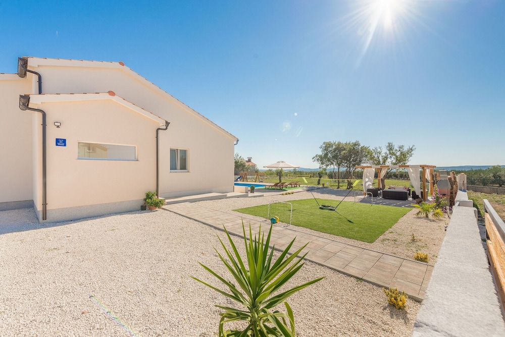 Villa Tara Zadarvillas view 2